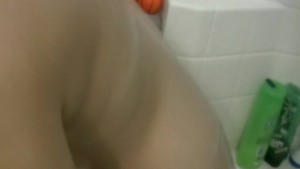 Beautiful big tits samantha shows nude in bath