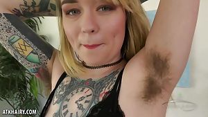 Tattoo'd Blonde queefs as she fucks her muff