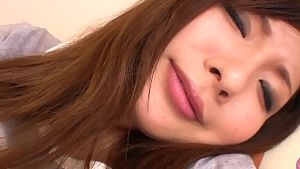 茶髪のギャル系美女が1人でオナニー、可愛い乳首とオマンコで感じまくる！